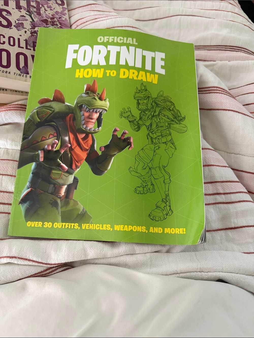 Official Fortnite How to Draw Book - Bright Green Cover